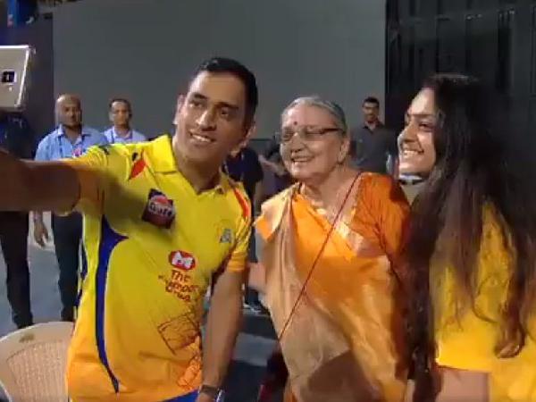 Watch: Chennai lost the match but MSD won the hearts with his gesture towards a fan