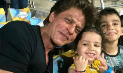 IPL 2018: SRK take a Selfie with Ziva