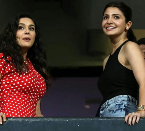 IPL 2018: Anushka cheers for RCB, see pics