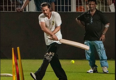 Shah Rukh Khan Shows Batting Prowess in KKR Practice Session