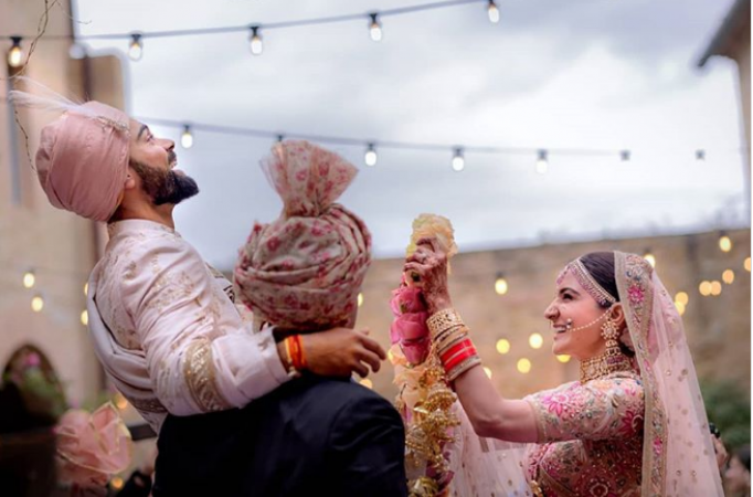 Here how virushkha exchange the wedding garlands