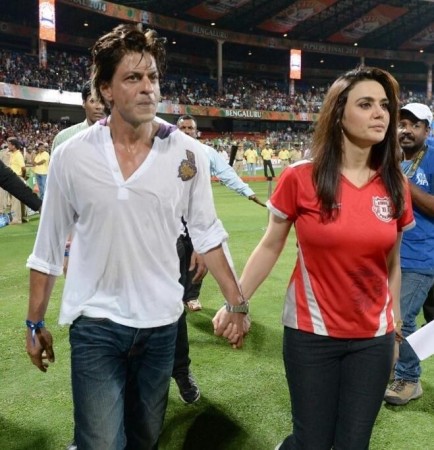 आईपीएल ऑक्शन में 'हमें शाहरूख मिल गए' कहकर प्रीता जिंटा ने SRK के बेटे आर्यन खान को चिढ़ाया, देखें वीडियो