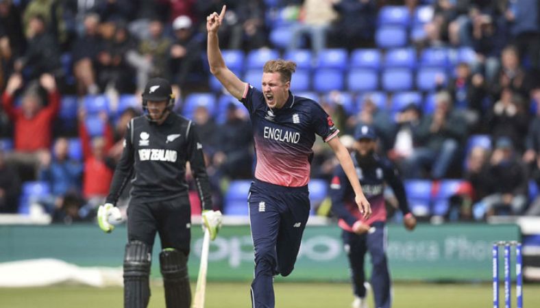 Kiwis bowled out for 223 runs against England