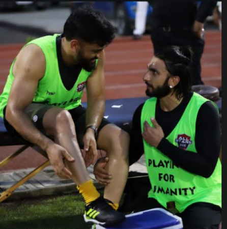 Video Viral: Ranveer Singh embraced MS Dhoni In The Football Charity Match