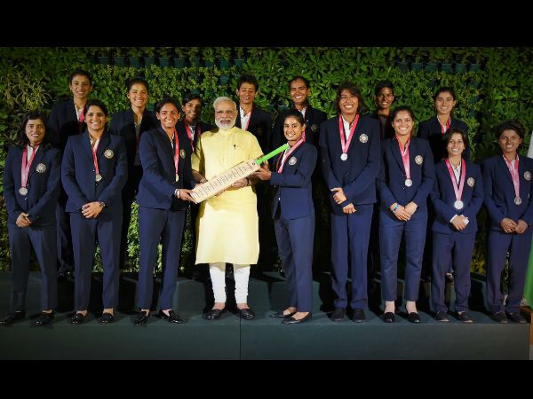 PM Modi interacted with Indian women's cricket team