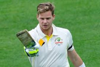 Steven Smith completed the century!