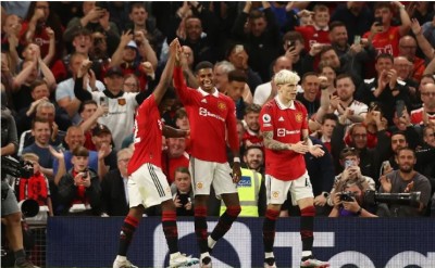 Premier League: Manchester United beats Chelsea 4-1