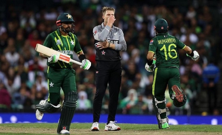 Pakistan hammer New Zealand by 7 wickets to reach final