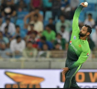 Mohammad Hafeez suspect Bowling action, reported by the Match official.