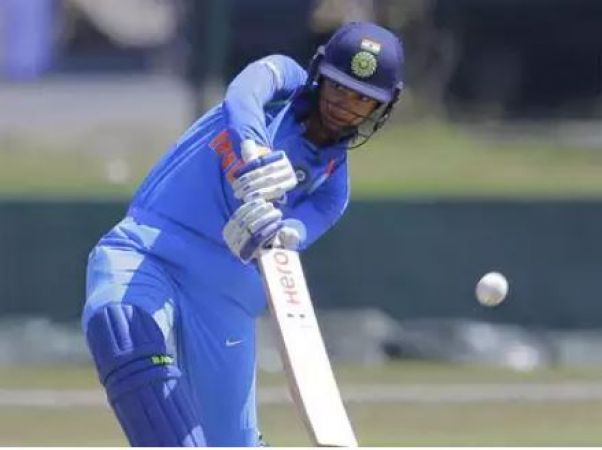 Indian women team beats Srilanka by 9 wickets, takes leads of 1-0