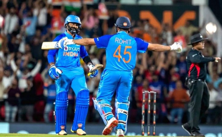 T20I-2: Rohit blasts 46 off 20 as India beat Australia to level series 1-1