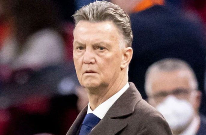 Netherlands coach van Gaal diagnosed with cancer, but players are still not aware