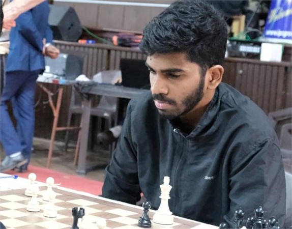 Nitish's big upset defeats Boris in Mayor's Cup Indore International Chess