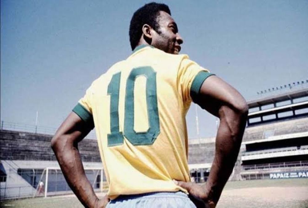 This legendary footballer's jersey sells for Rs 23.51 lakh in Italy