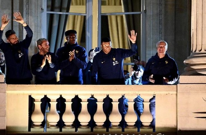 विश्व कप में हार के बाद भी फ्रांस में टीम का हुआ शानदार स्वागत
