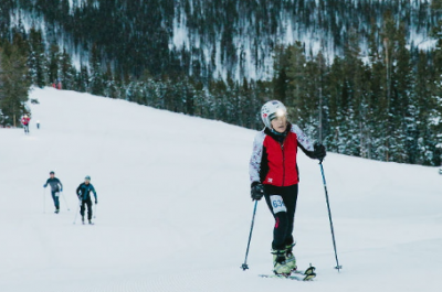 अपहिल स्की रेसिंग में सबसे उम्रदराज खिलाड़ी बनीं अमेरिका की शेरन क्राफोर्ड