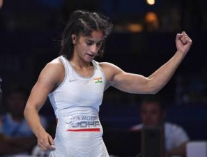 Vinesh Phogat defeated by Japanese wrestler, Sakshi Malik is one step away from gold medal