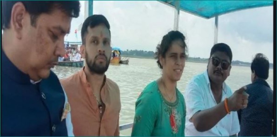 Saina Nehwal reaches Maa Baglamukhi temple, doesn't take VIP boat