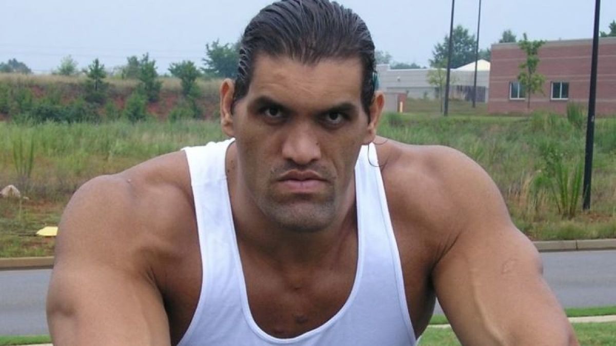 WWE champion 'The Great Khali' doing unique haircut of a boy, video viral