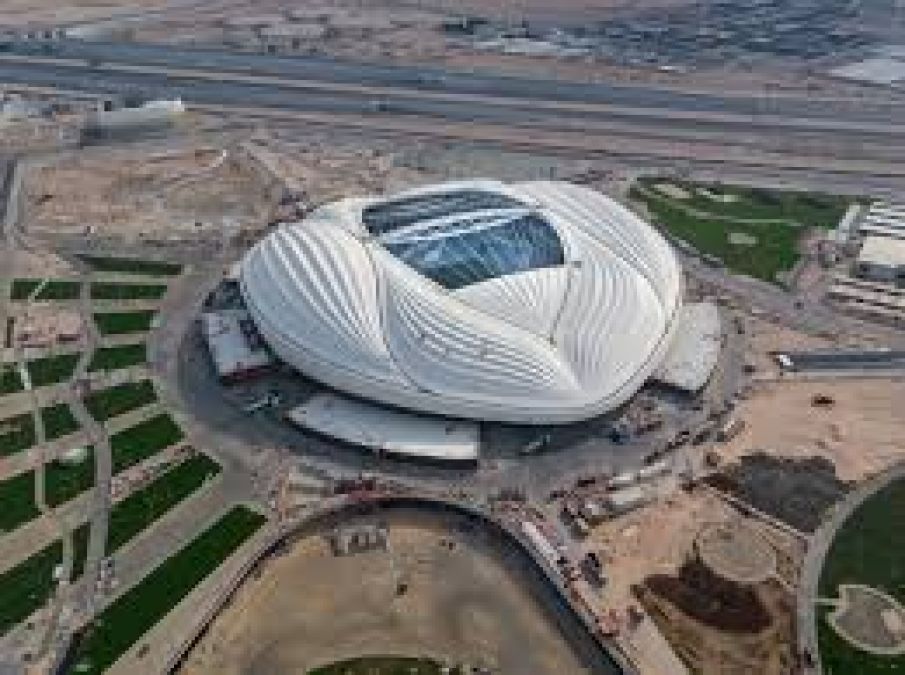 कतर में फीफा विश्व कप 2022 के लिए तैयार हुआ तीसरा बैनर