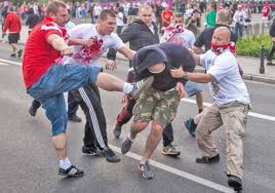 यूरो कप में आपस में भिड़े थे रूस और इंग्लैंड के फैंस, 3 दिन तक जारी थी लोगों में हिंसा