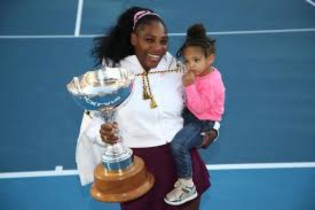 Serena Williams dances with daughter in princess' clothes