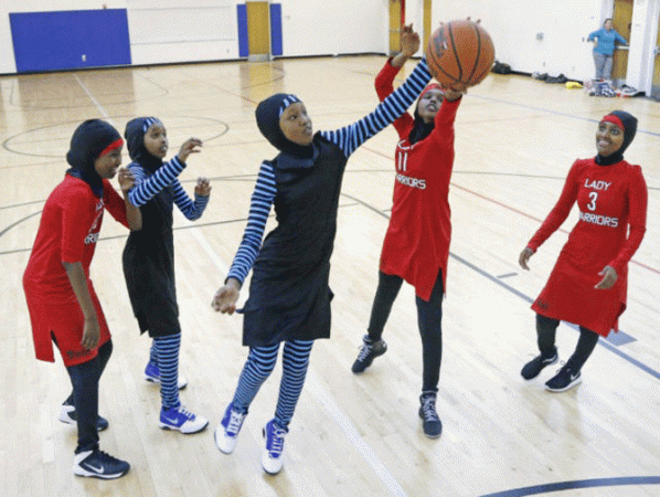 हिजाब पहनकर बास्केटबॉल खेलने वाली खिलाडी पर अमेरिका ने लगाई रोक