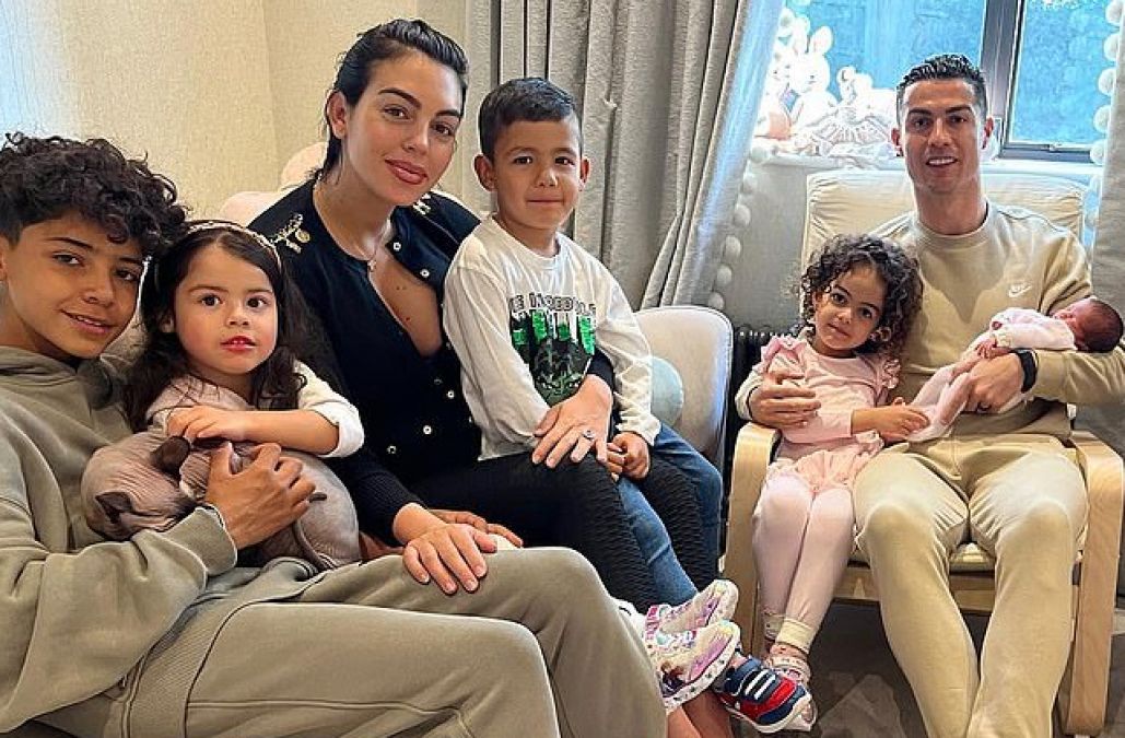 Cristiano Ronaldo spotted with newborn daughter