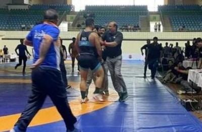 Wrestler Satinder Malik attacked the referee in the middle of the match and then...