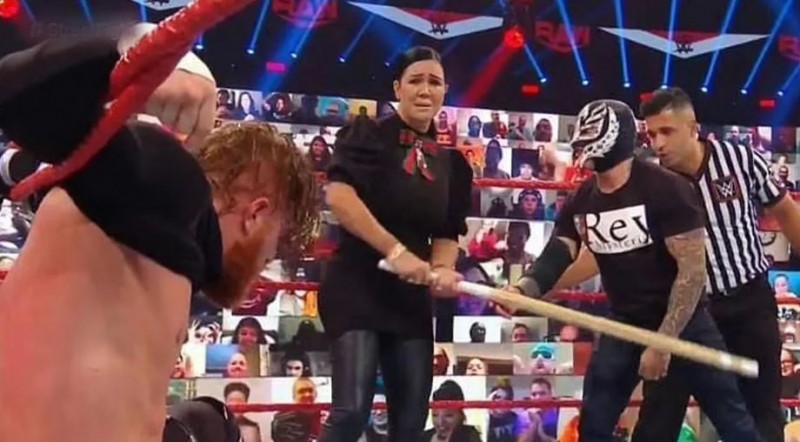 WWE Superstar Reymysterio's family beat Murphy in ring, watch video here