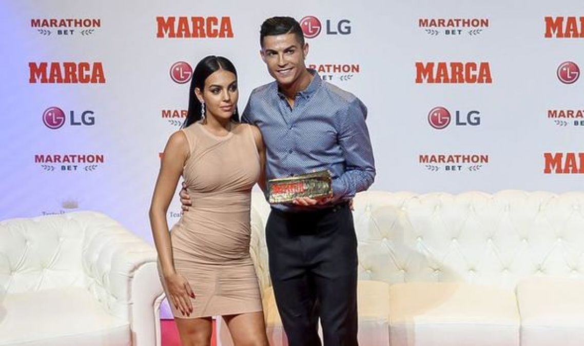 दिग्गज फुटबॉलर रोनाल्डो ने गर्लफ्रेंड और करियर को लेकर दिया विवादित बयान