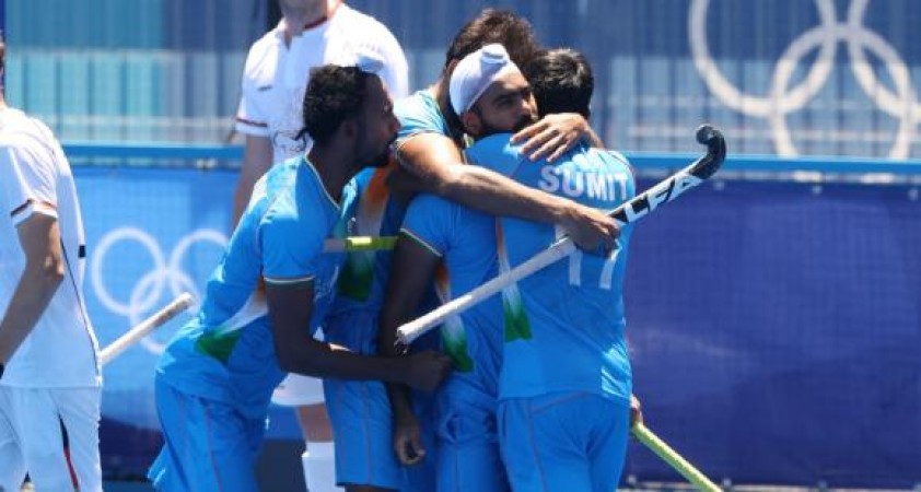 Family of hockey players celebrates India's bronze medal win