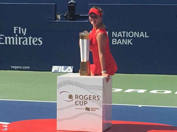 Svitolina defeats Wozniacki to clinch Rogers Cup title