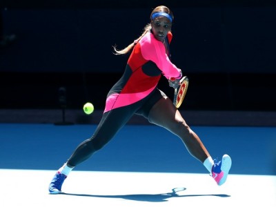 Australian Open: Serena Williams enters quarter-finals