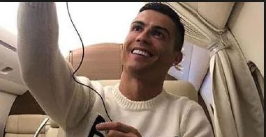 Cristiano Ronaldo slammed for airplane selfie