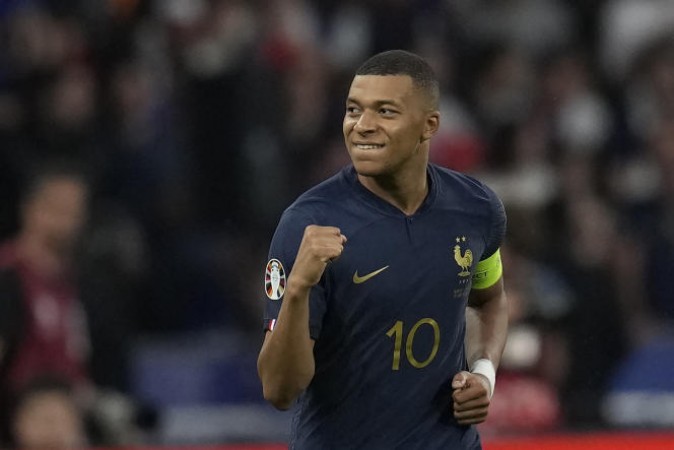Mbappe Magic Propels France to Victory in Euro 2024 Qualifier Clash