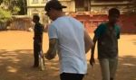 मुंबई में बच्चों के साथ डेल स्टेन ने लिया गली क्रिकेट का मज़ा