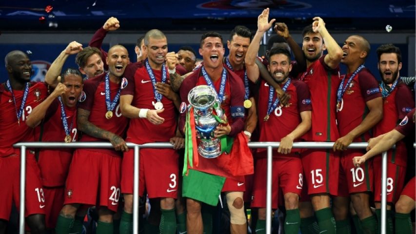 Portugal lift Euro 2016 trophy, celebrates it like never before
