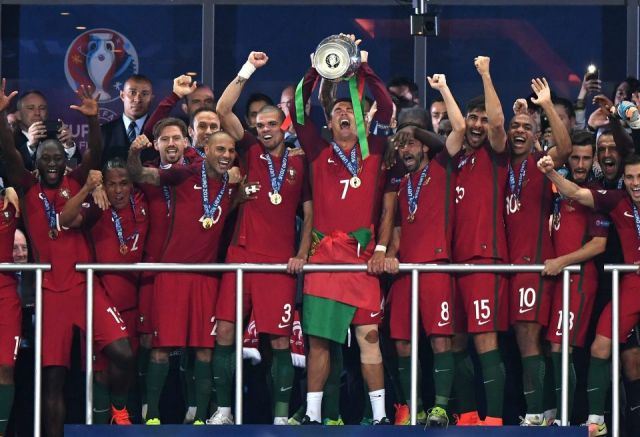 Portugal lift Euro 2016 trophy, celebrates it like never before
