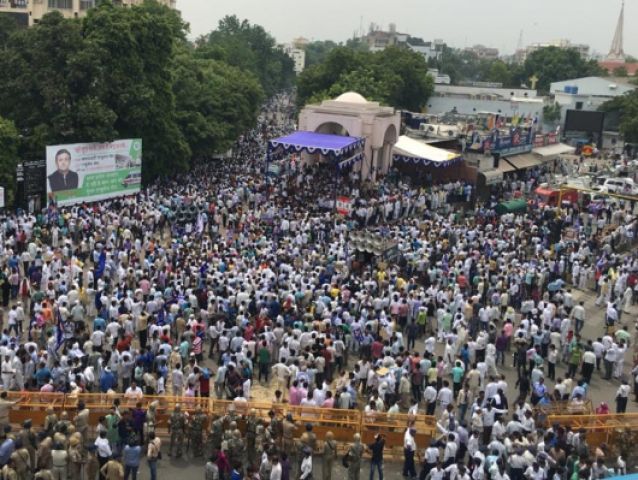 मायावती के कार्यकर्ताओ ने बीजेपी से निष्कासित पूर्व उपाध्यक्ष को दी धरने-प्रदर्शन में गालियां