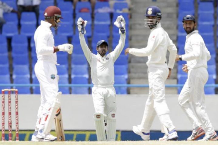 Live WI vs IND : वेस्टइंडीज की पहली पारी 196 रन पर सिमटी