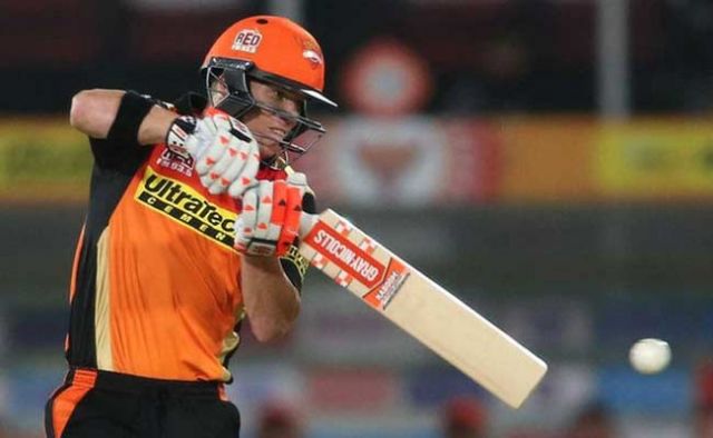 कप्तान डेविड वॉर्नर की शानदार पारी की मदद से हैदराबाद ने बेंगलुरु को 15 रन से हराया