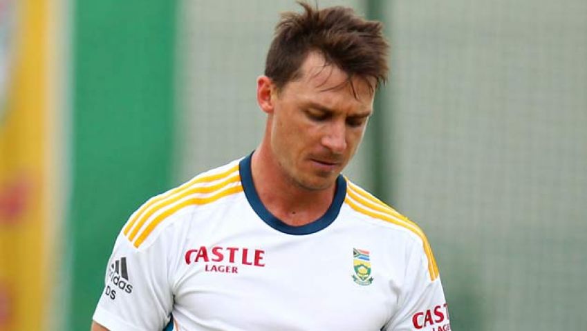 दक्षिण अफ्रीका ने गेंदबाज डेल स्टेन त्रिकोणीय श्रृंखला से बाहर