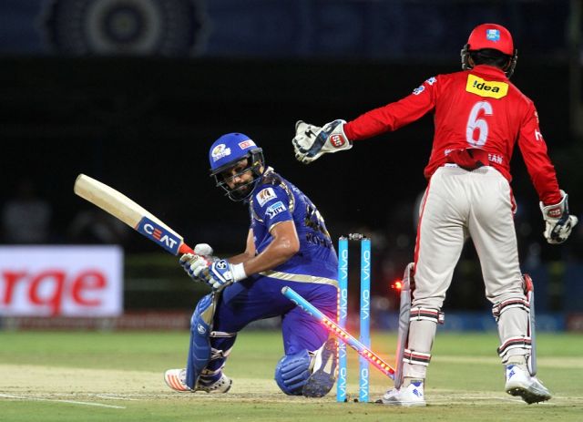पंजाब के सामने लड़खड़ाई मुंबई, 7 विकेट से करारी हार