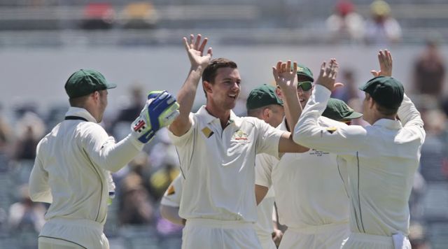 'South Africa' struggles in the opening test at 'Perth'