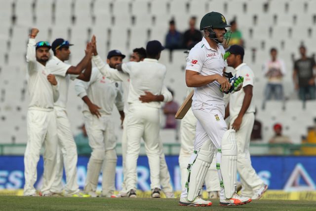 बेंगलुरू टेस्ट : भारत की फिरकी में फसे अफ़्रीकी, 214 पर सिमटी पारी