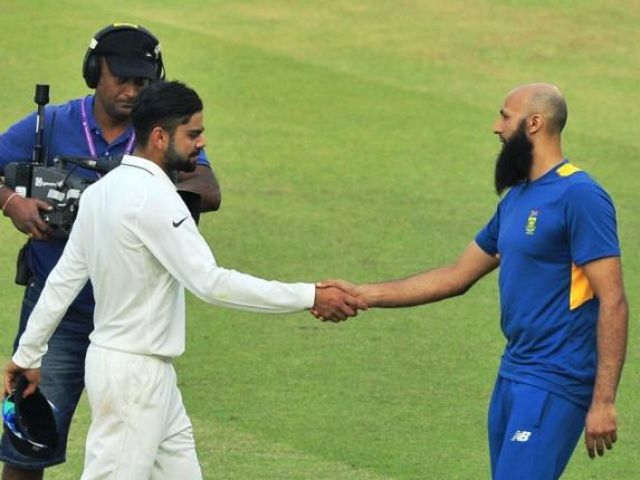 बेंगलुरू टेस्ट : भारत ने जीता टॉस, पहले गेंदबाजी का फैसला
