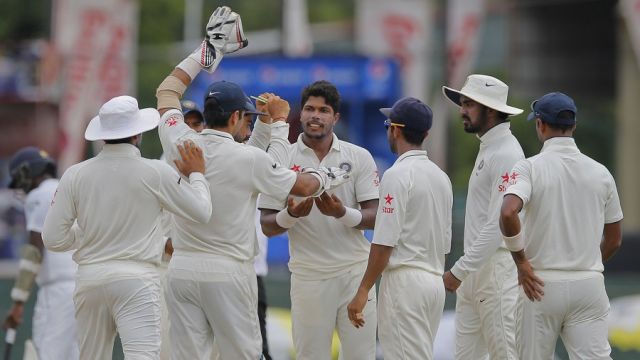 कोलंबो टेस्ट में जीत के करीब भारत, श्रीलंका की आधी टीम सिमटी