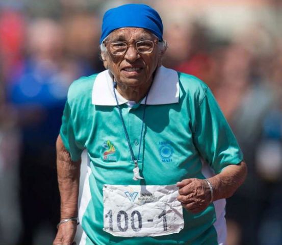होंसले से उम्र को मात : 100 साल की बुजुर्ग ने रेस में जीता गोल्ड मेडल