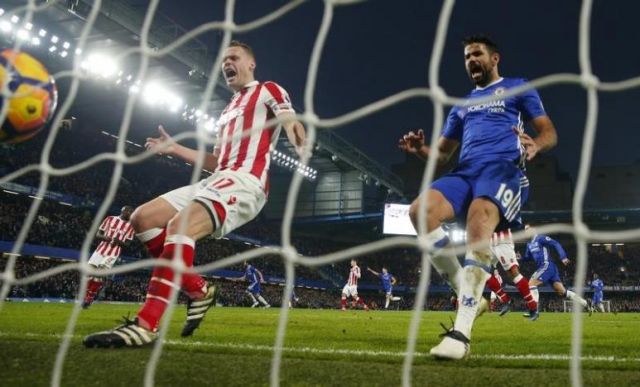 Chelsea extend lead at the top, United leave it late